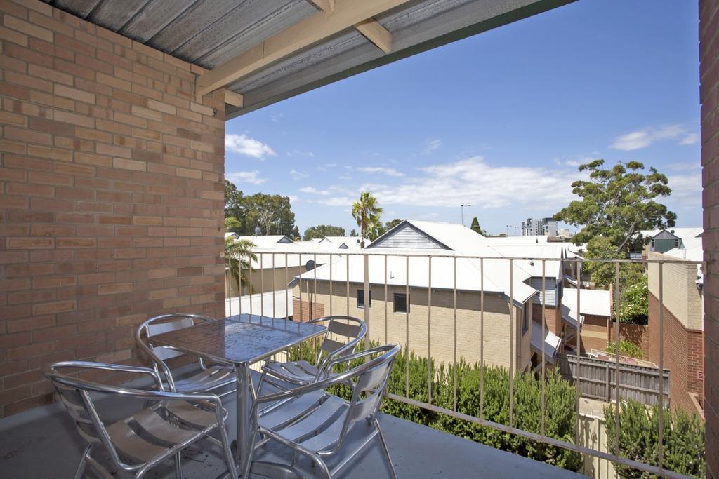 Burswood Lodge Apartments Perth Room photo